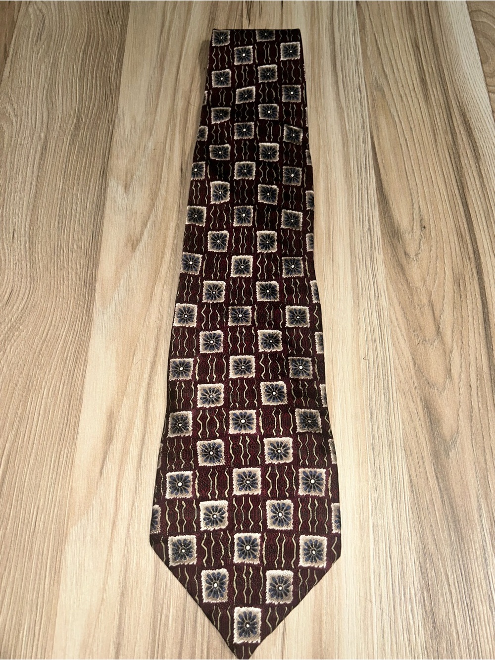 Men's Burgundy Geometric Medallion Tie